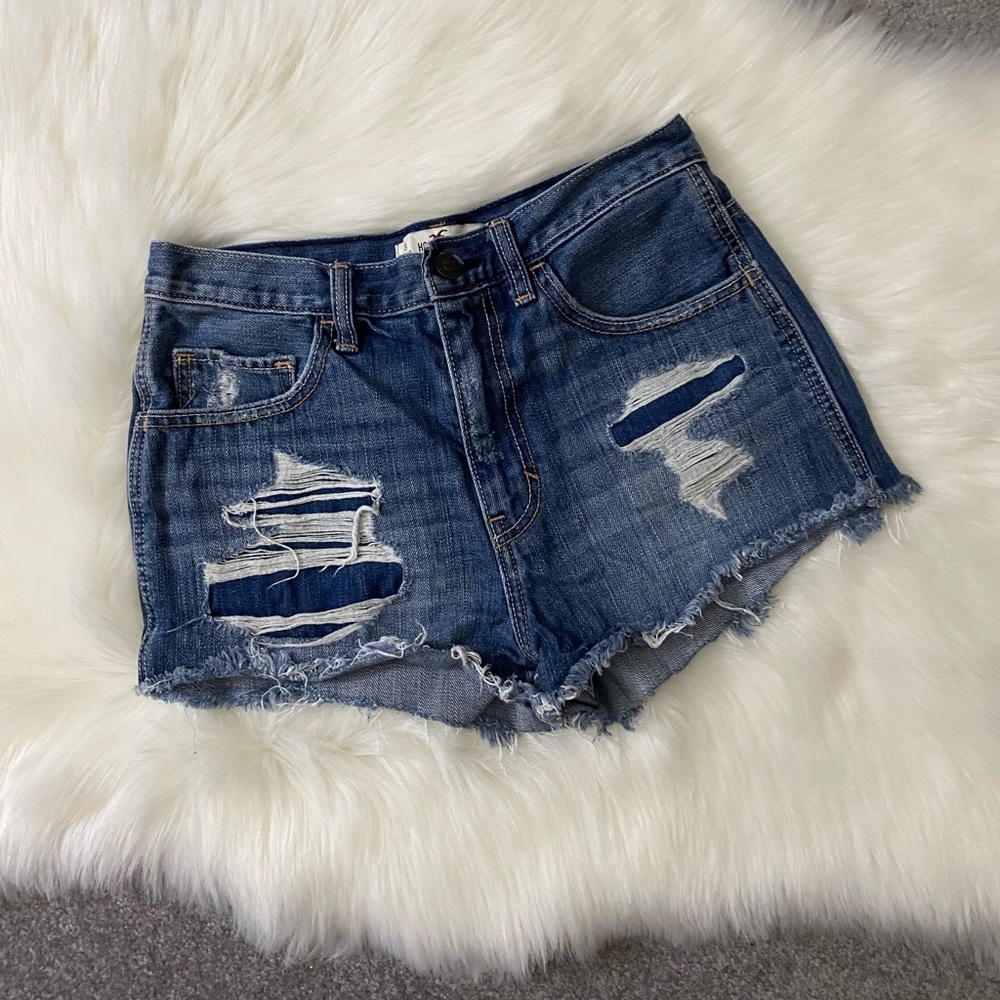 NEW Hollister Distressed High-Rise Shorts - Size 3